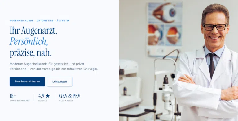 Augenarzt im Gespräch mit Patient – seriöses, klares Webdesign für Augenarztpraxen