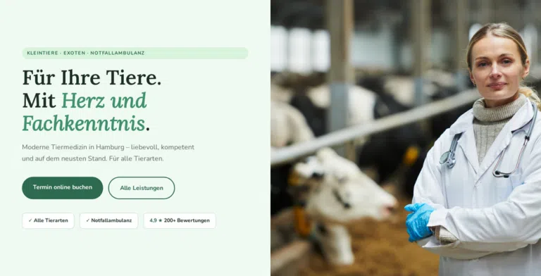 Tierärztin in Latexhandschuhen mit Tieren – warmes, professionelles Webdesign für Tierarztpraxen