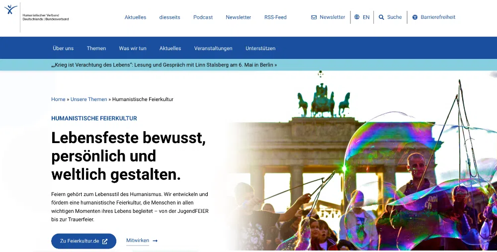 Webdesign Humanistischer Verband Deutschlands: Hero-Bereich mit doppelter Navigation, Themenüberschrift und Bild – Beispiel für eine professionelle Verbandswebsite