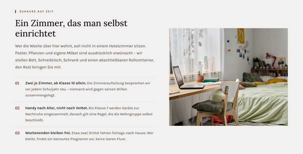 Internats-Website: Sektion über selbst eingerichtete Zimmer mit Foto eines Schülerzimmers und drei Wohnregeln